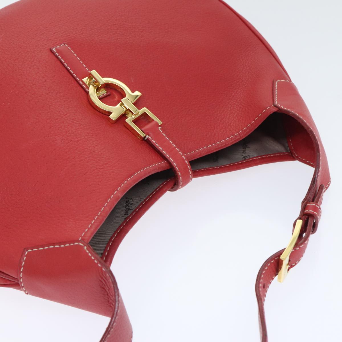 Salvatore Ferragamo Gancini Shoulder Bag Leather Red Gold Auth 92152