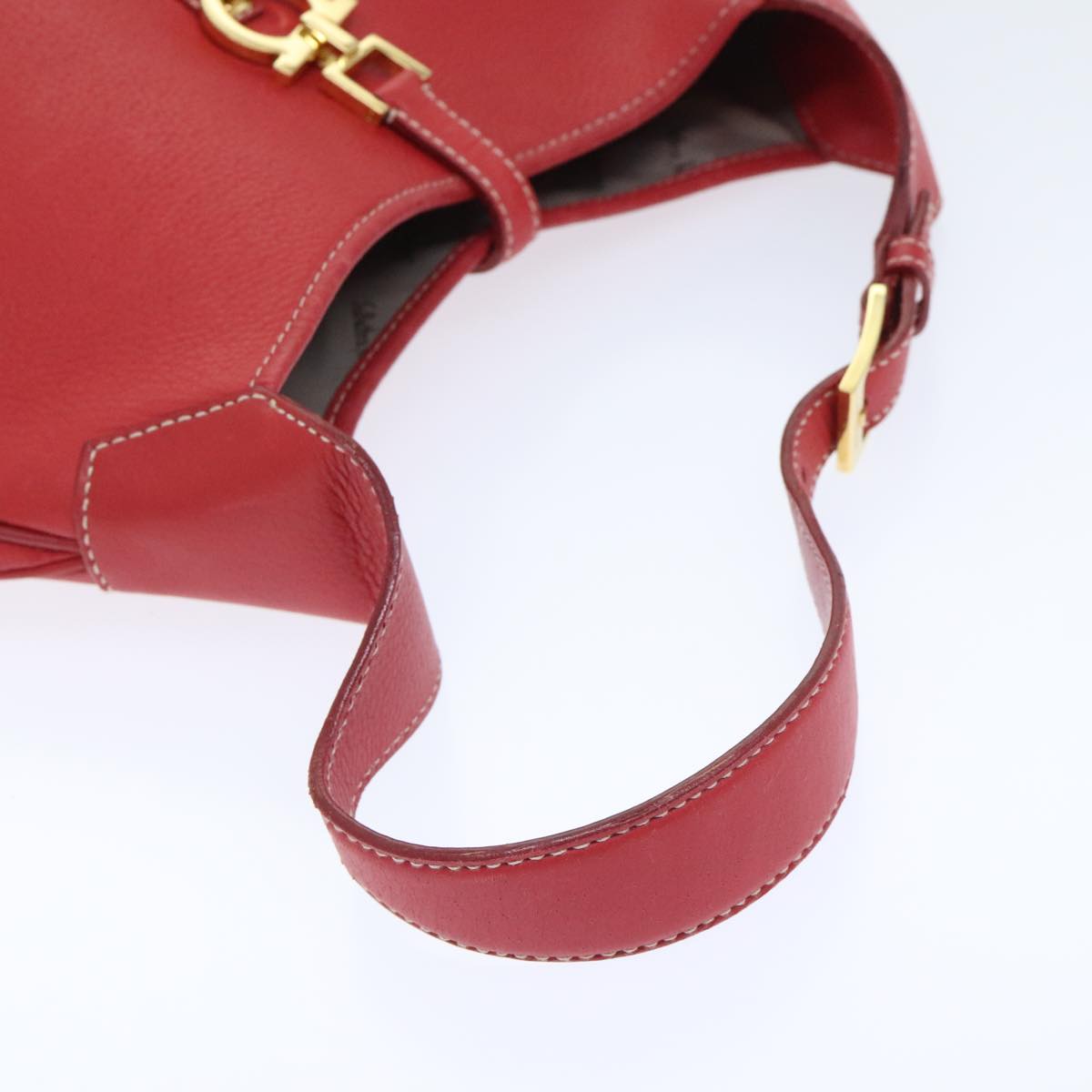 Salvatore Ferragamo Gancini Shoulder Bag Leather Red Gold Auth 92152