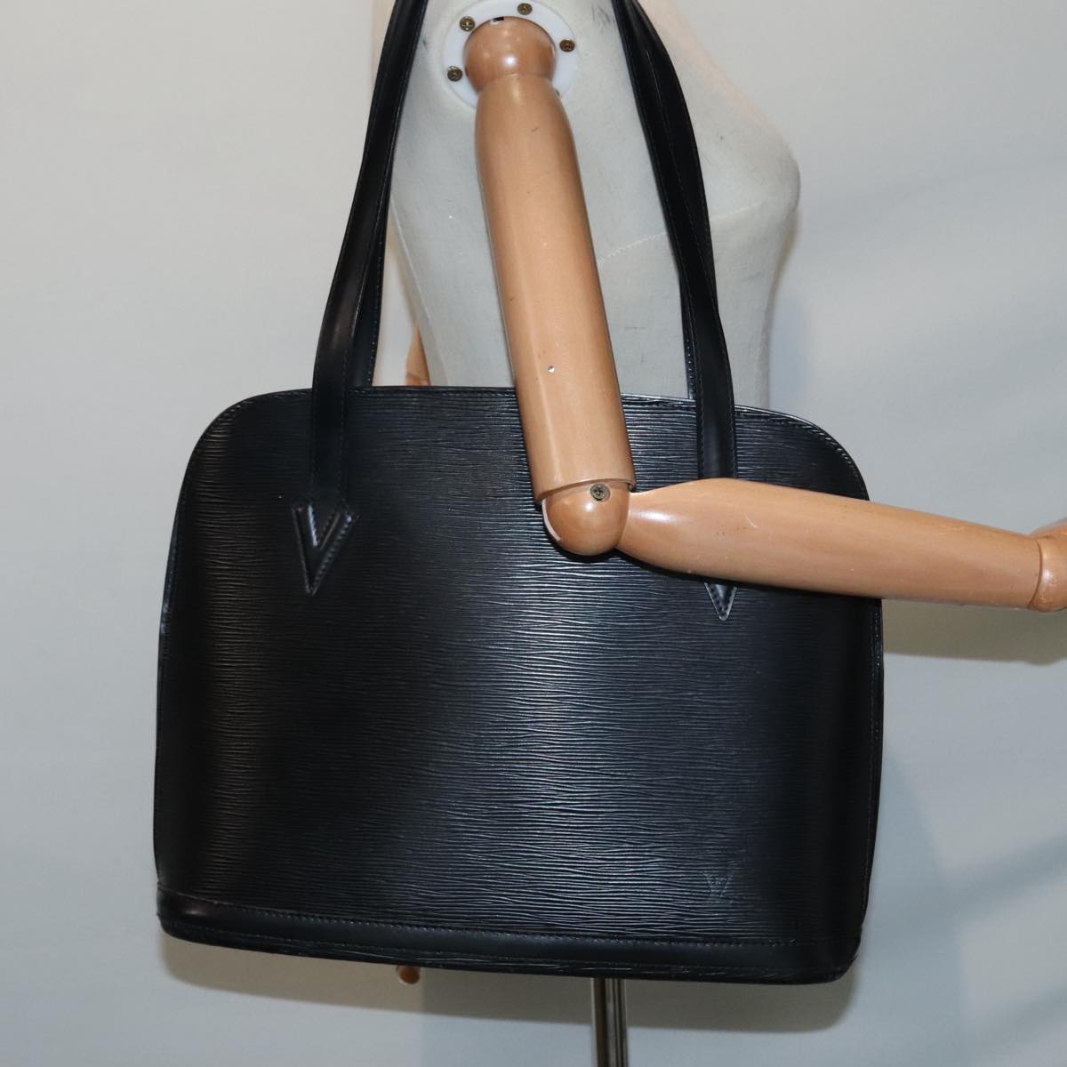 LOUIS VUITTON Epi Lussac Shoulder Bag Black M52282 LV Auth 92358