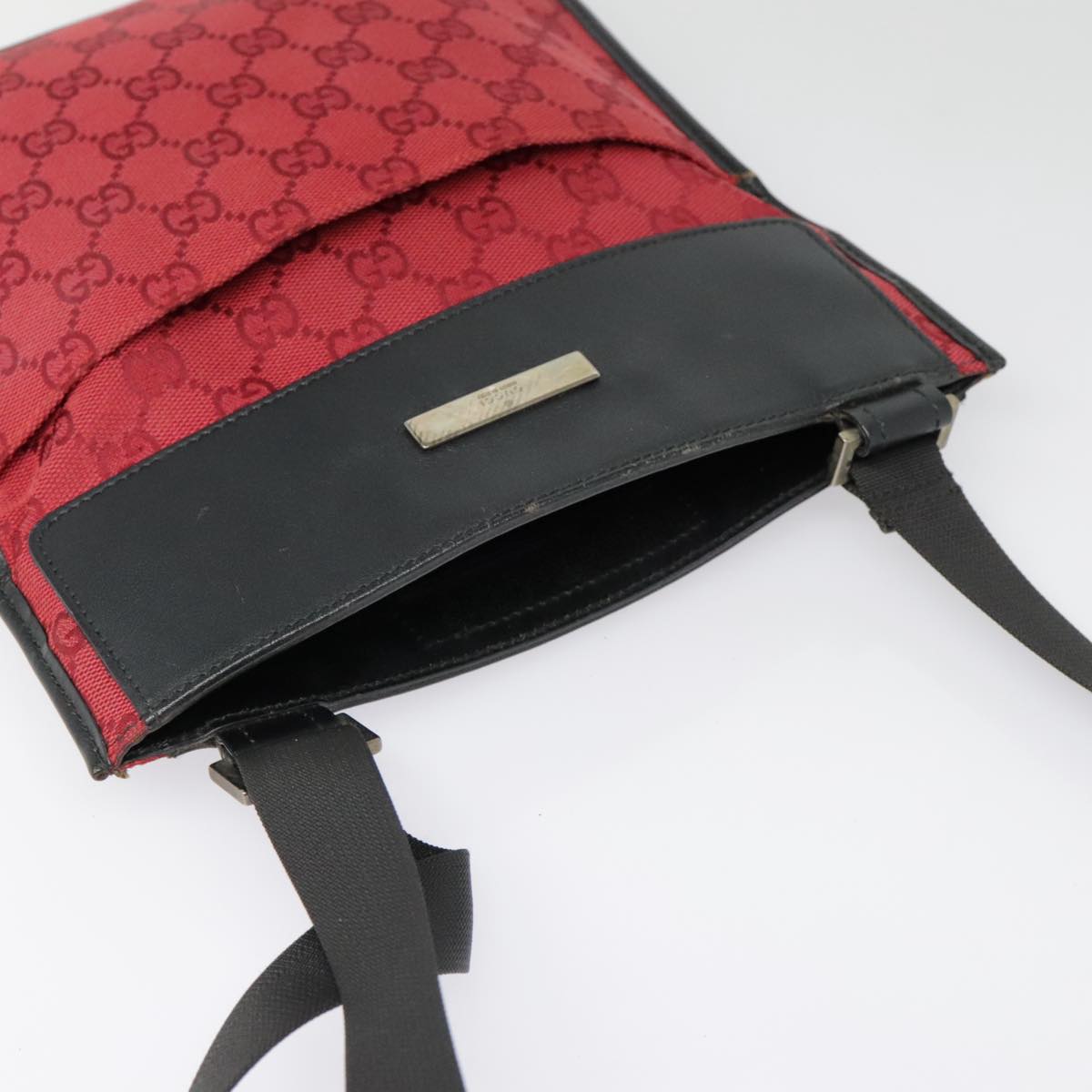 GUCCI GG Canvas Shoulder Bag Red Black Auth 92448