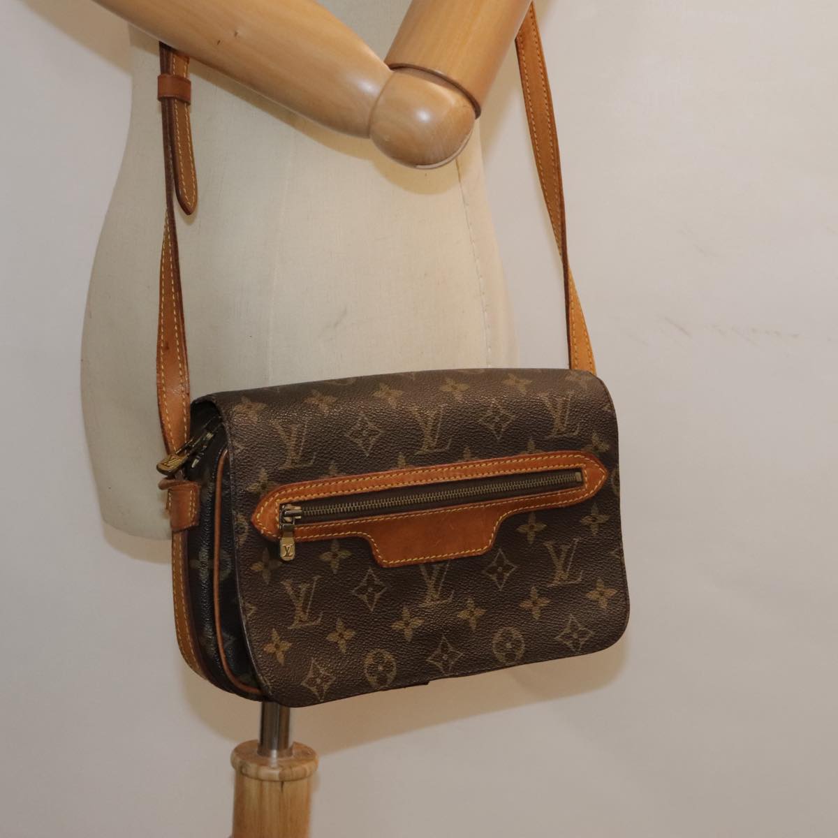 LOUIS VUITTON Monogram Saint Germain Shoulder Bag M51207 LV Auth 92634