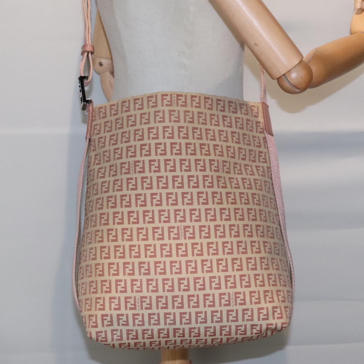 FENDI Zucchino Canvas Shoulder Bag Beige Auth 92675