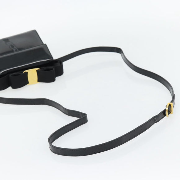 Salvatore Ferragamo Schoudertas Lakleer Zwart Goud Auth 92696