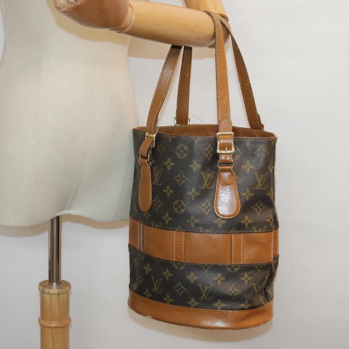 LOUIS VUITTON Monogram Bucket PM Shoulder Bag USA limited M42238 LV Auth 92720