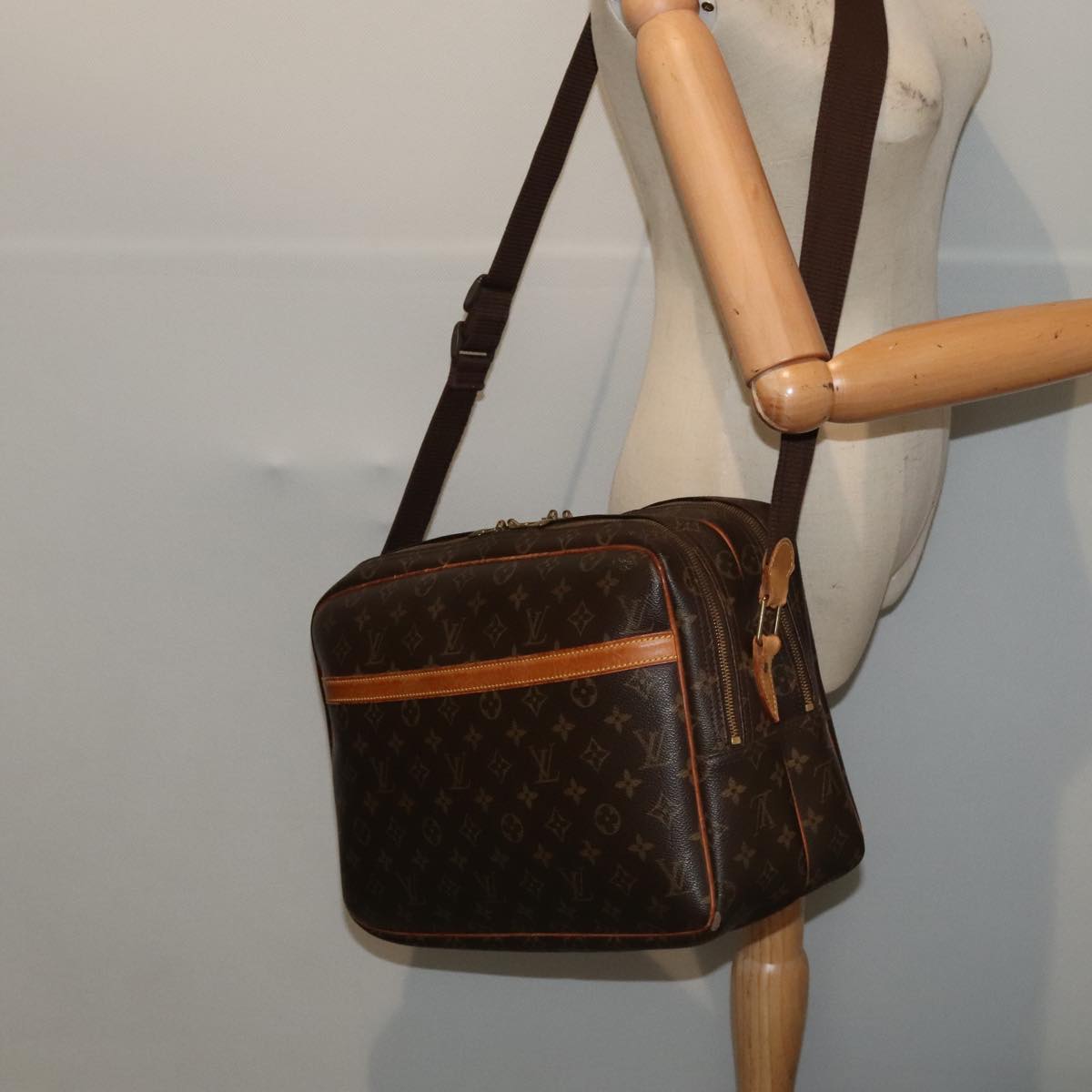 LOUIS VUITTON Monogram Reporter GM Shoulder Bag M45252 LV Auth 92794