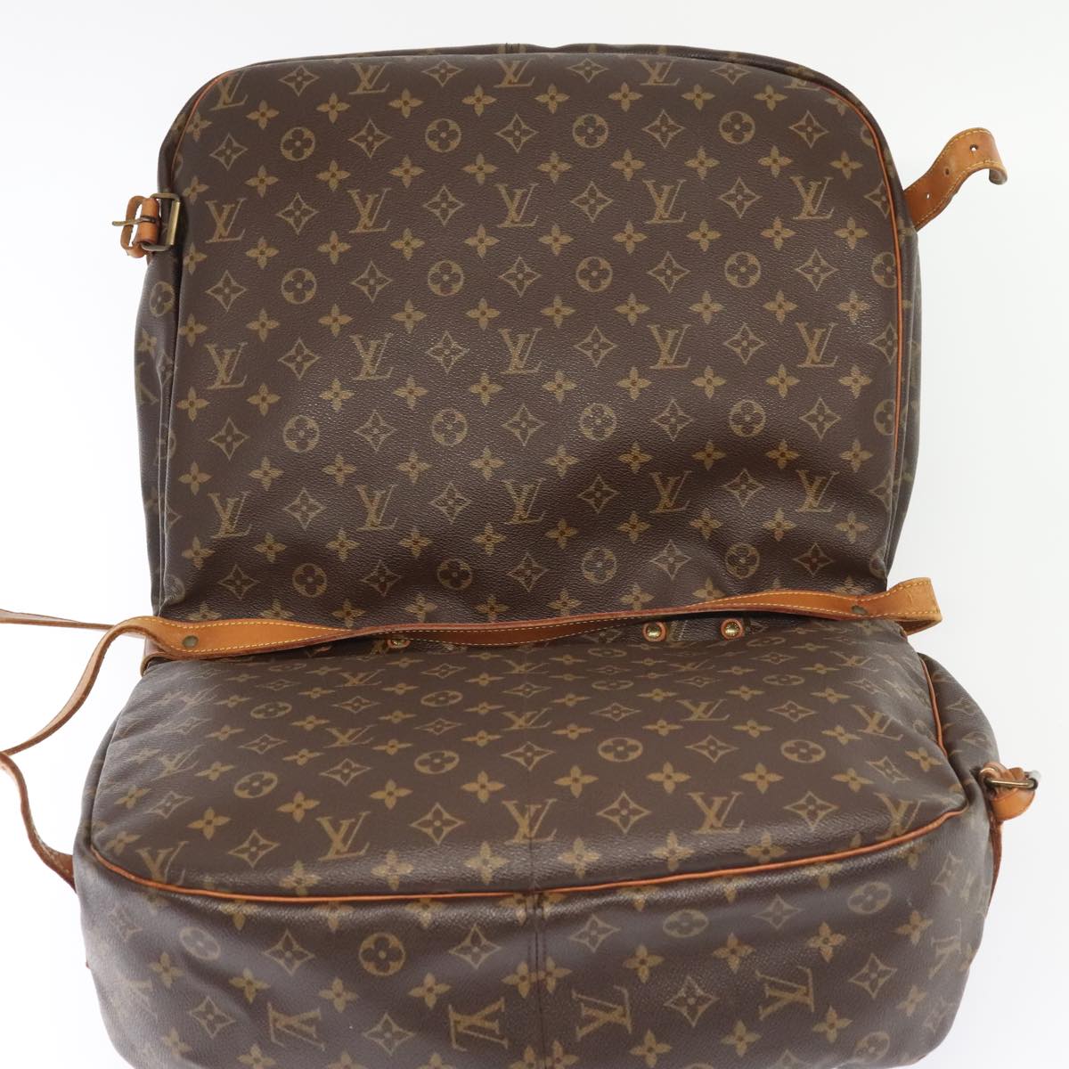 LOUIS VUITTON Monogram Saumur 43 Shoulder Bag M42252 LV Auth 92868