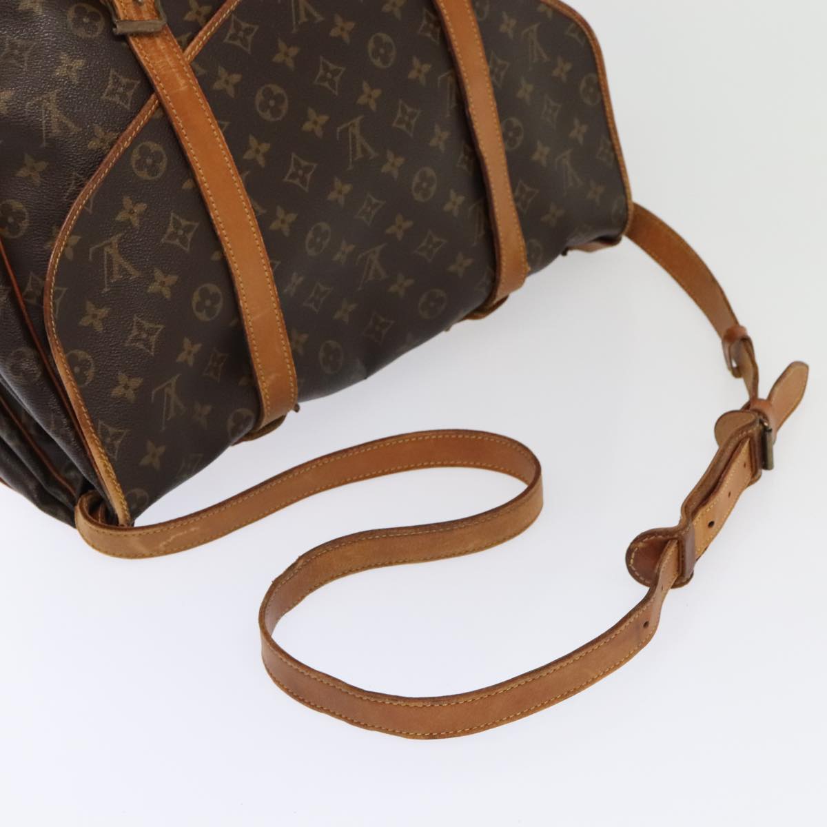 LOUIS VUITTON Monogram Saumur 43 Shoulder Bag M42252 LV Auth 92868