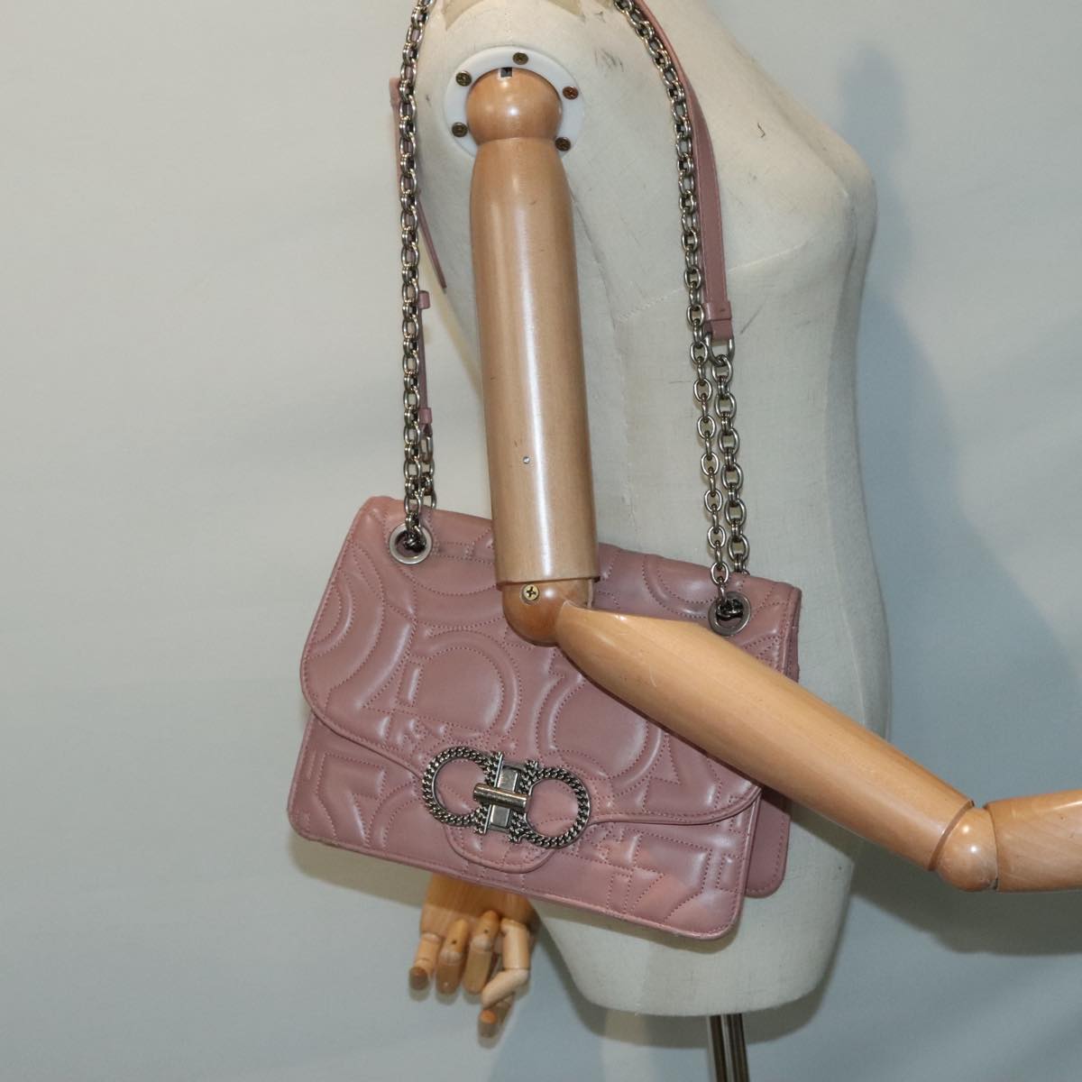 Salvatore Ferragamo Gancini Chain Shoulder Bag Leather Pink Silver Auth 92931