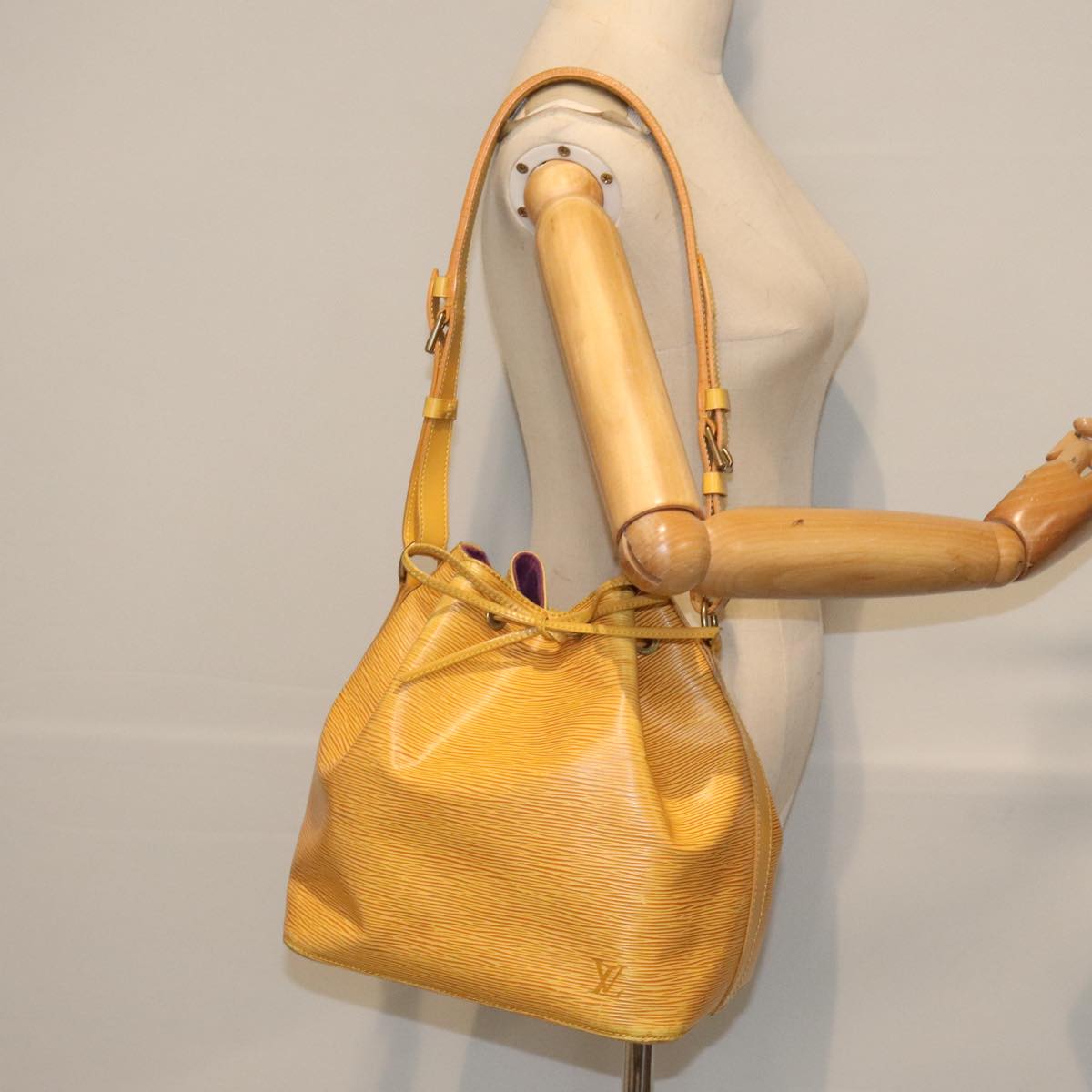 LOUIS VUITTON Epi Petit Noe Shoulder Bag Yellow M44102 LV Auth 92947