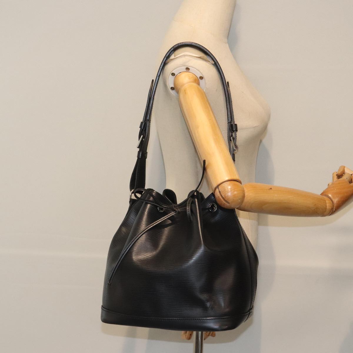 LOUIS VUITTON Epi Petit Noe Shoulder Bag Black M44102 LV Auth 92948