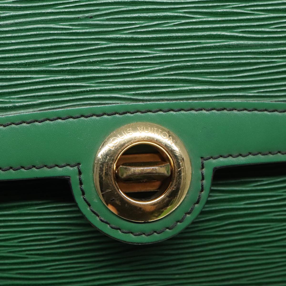 LOUIS VUITTON Epi Pochette Arche Shoulder Bag Green M52574 LV Auth 92953