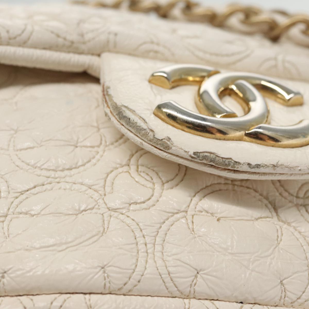 CHANEL Chain Shoulder Bag Leather White CC Auth 93079