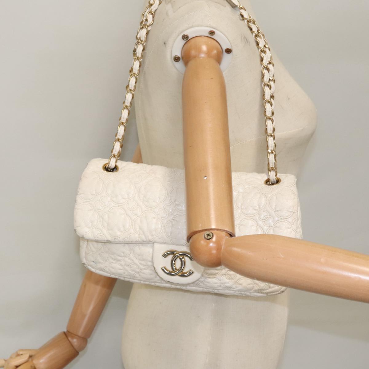 CHANEL Chain Shoulder Bag Leather White CC Auth 93079