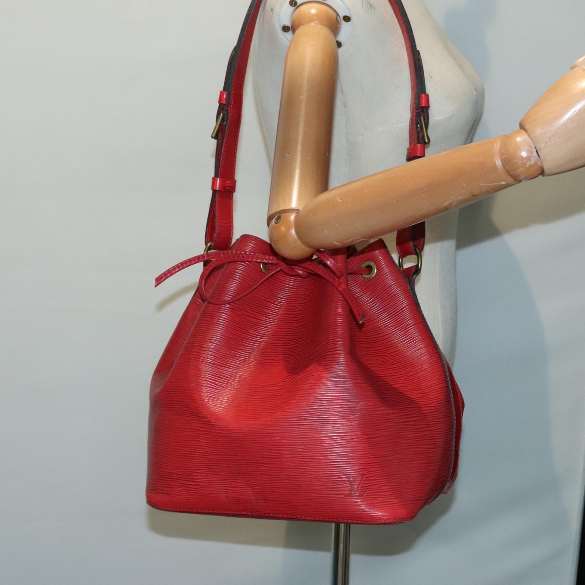 LOUIS VUITTON Epi Petit Noe Shoulder Bag Red M44107 LV Auth 93095