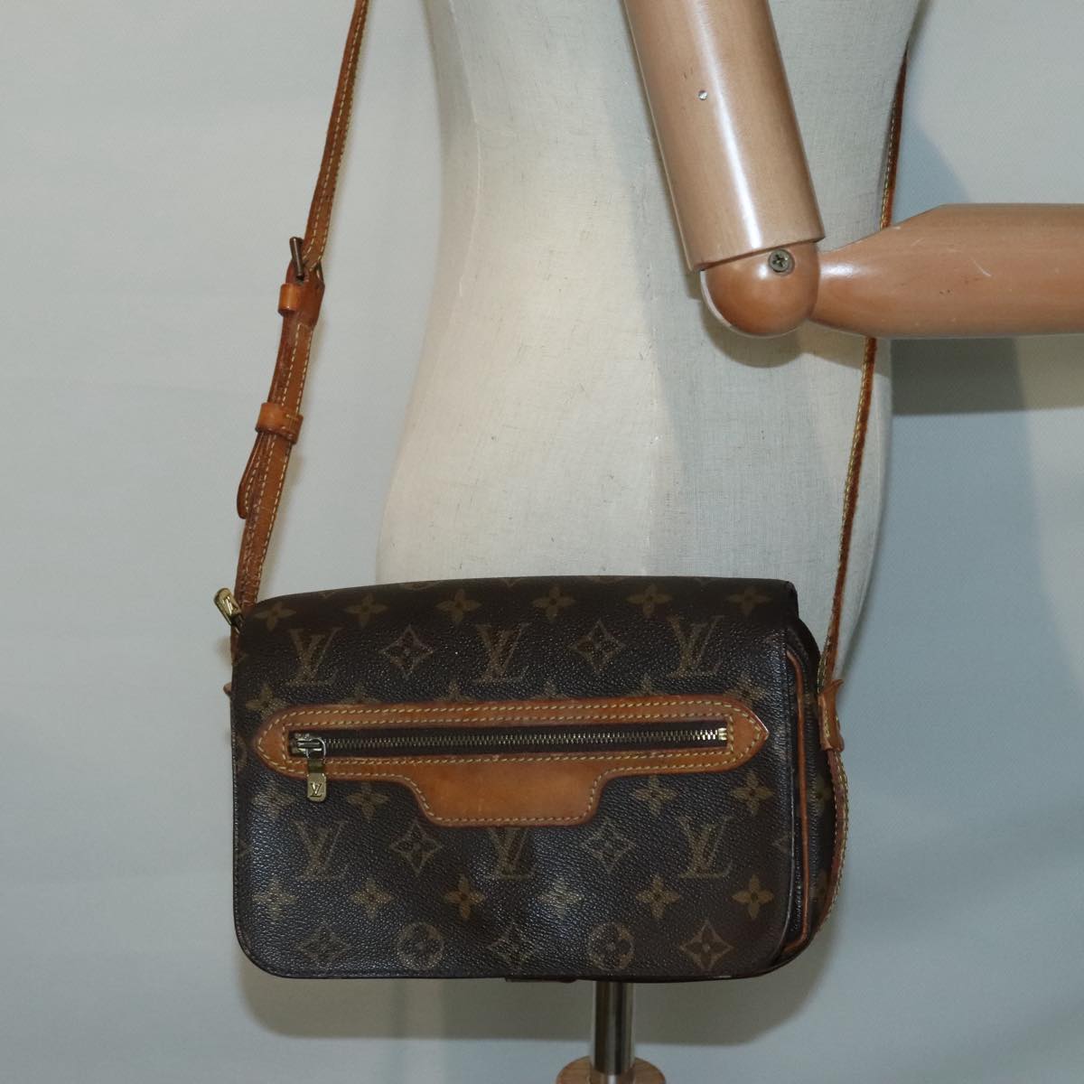 LOUIS VUITTON Monogram Saint Germain Shoulder Bag M51210 LV Auth 93104