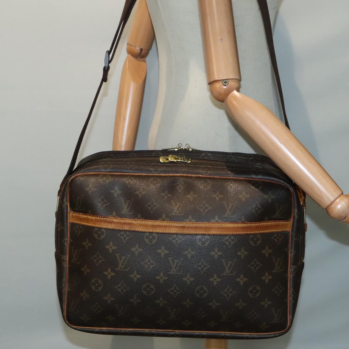 LOUIS VUITTON Monogram Reporter GM Shoulder Bag M45252 LV Auth 93129