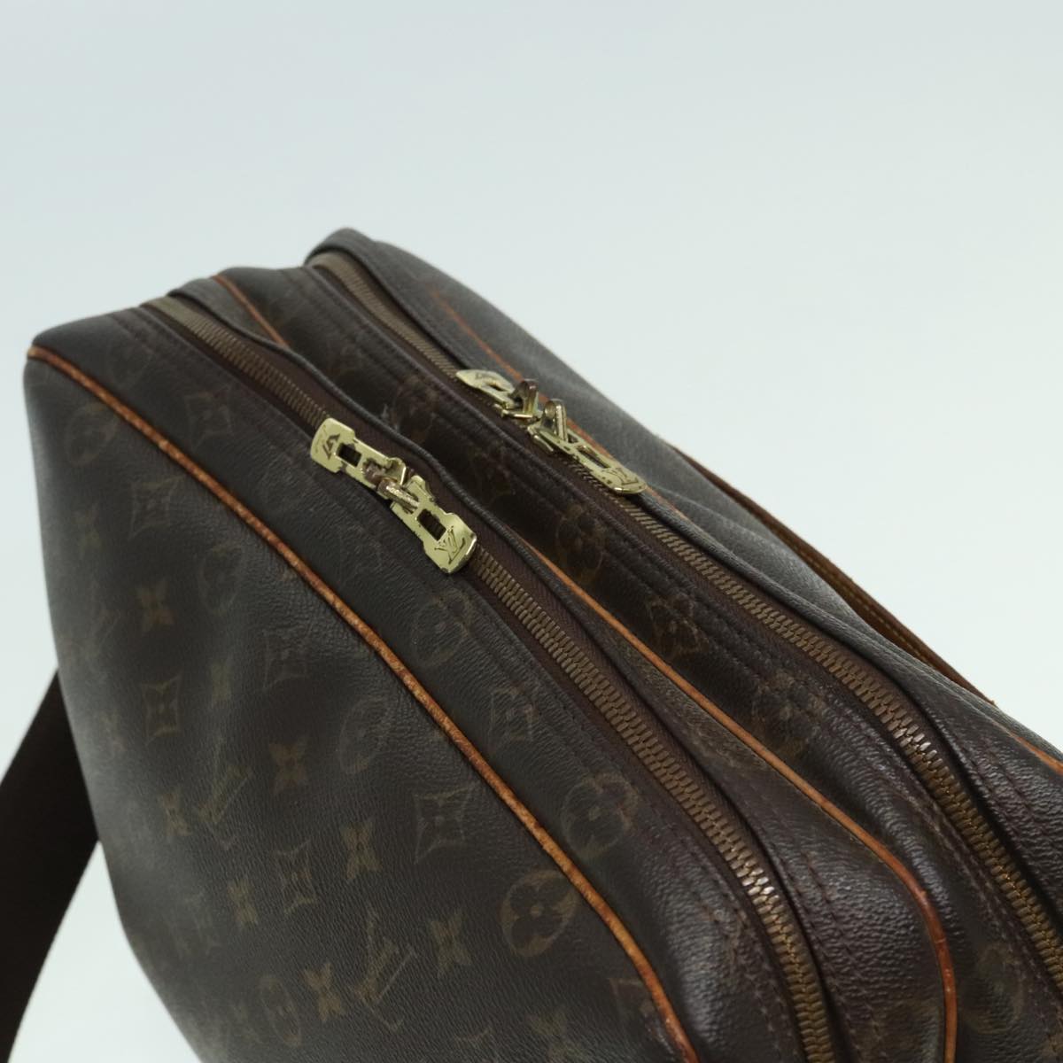 LOUIS VUITTON Monogram Reporter GM Shoulder Bag M45252 LV Auth 93129