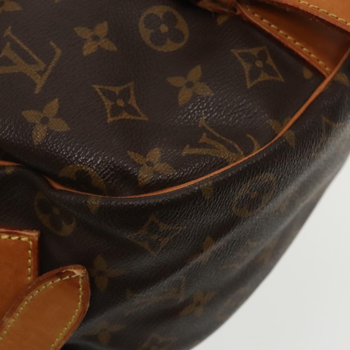 LOUIS VUITTON Monogram Saumur 43 Shoulder Bag M42252 LV Auth 93136