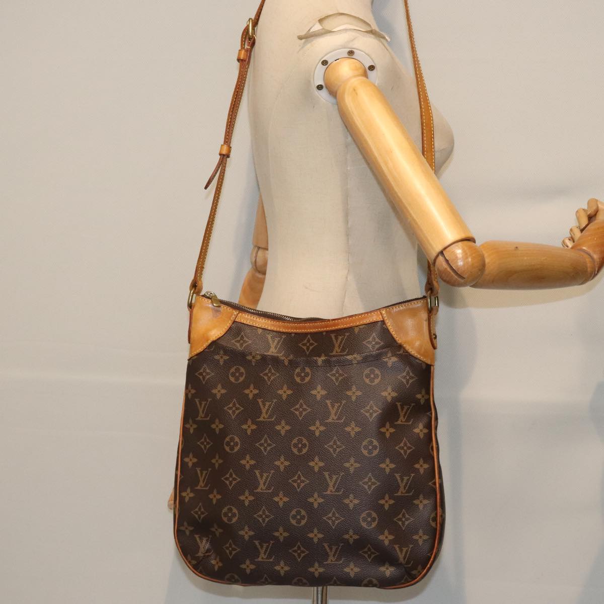 LOUIS VUITTON Monogram Odeon MM Shoulder Bag M56389 LV Auth 93171