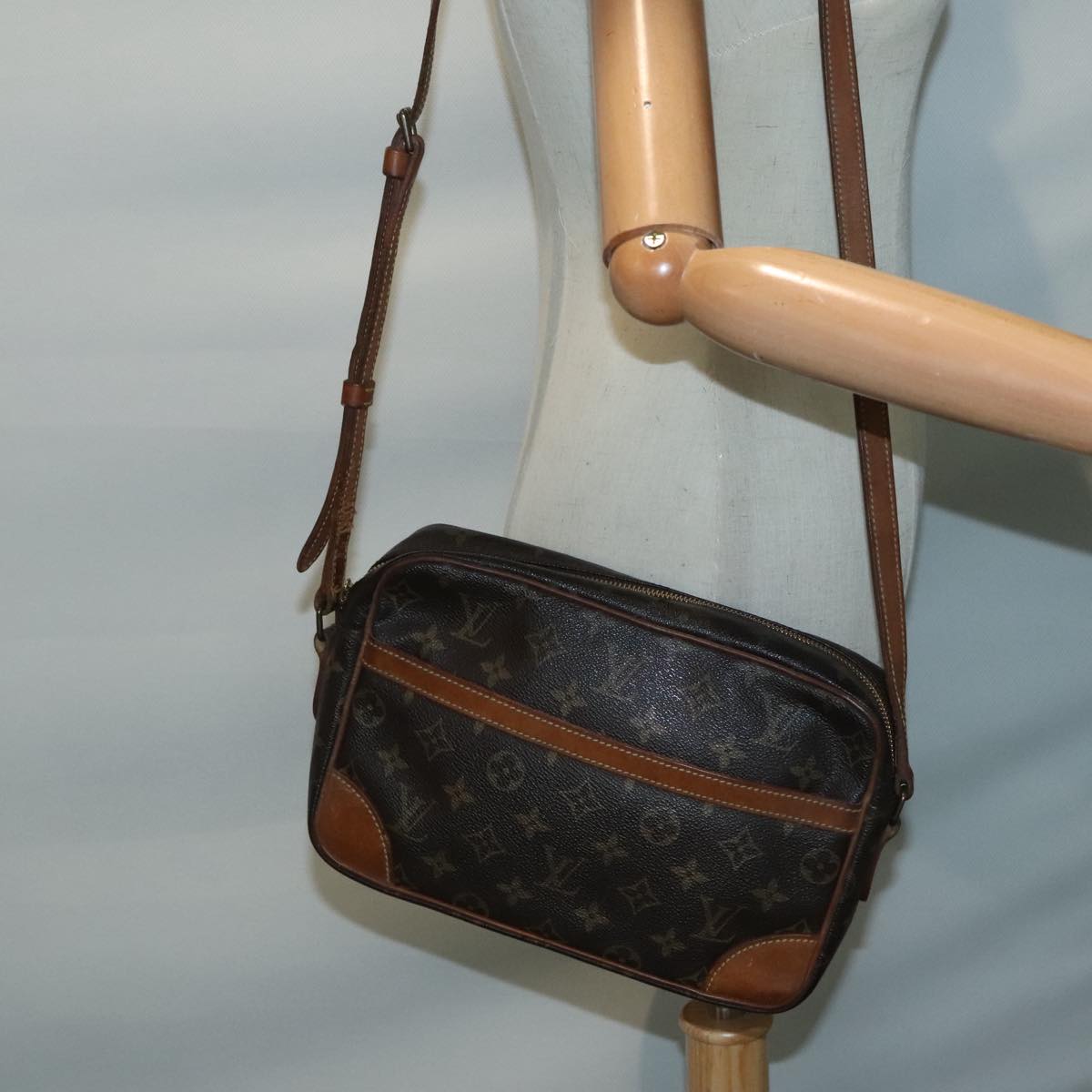 LOUIS VUITTON Monogram Trocadero 27 Shoulder Bag M51274 LV Auth 93177