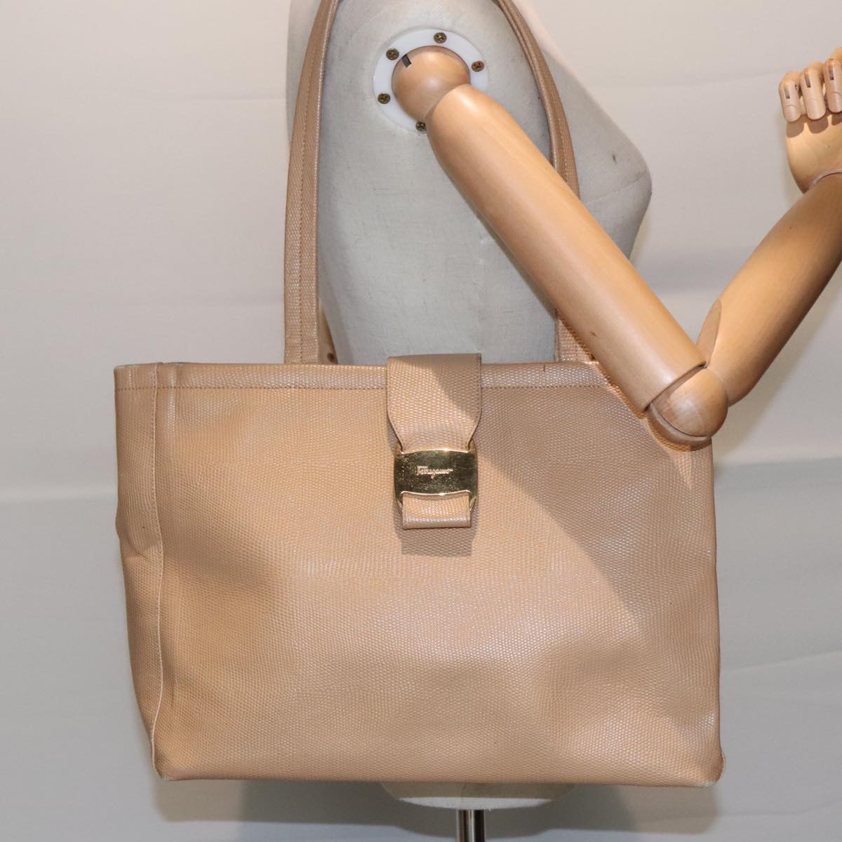 Salvatore Ferragamo Shoulder Bag Leather Beige Gold Auth 93203