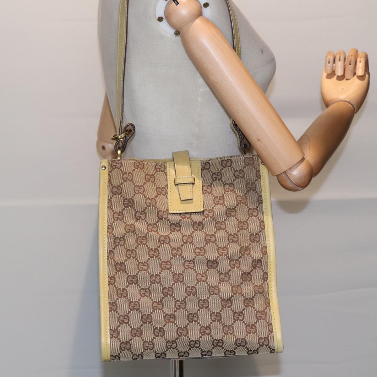 GUCCI GG Canvas Shoulder Bag Beige Gold 110292 Auth 93232