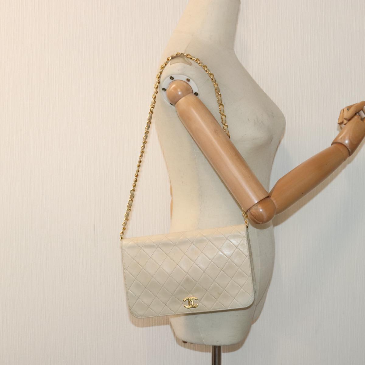 CHANEL Matelasse Chain Shoulder Bag Lamb Skin Beige Gold CC Auth 93236