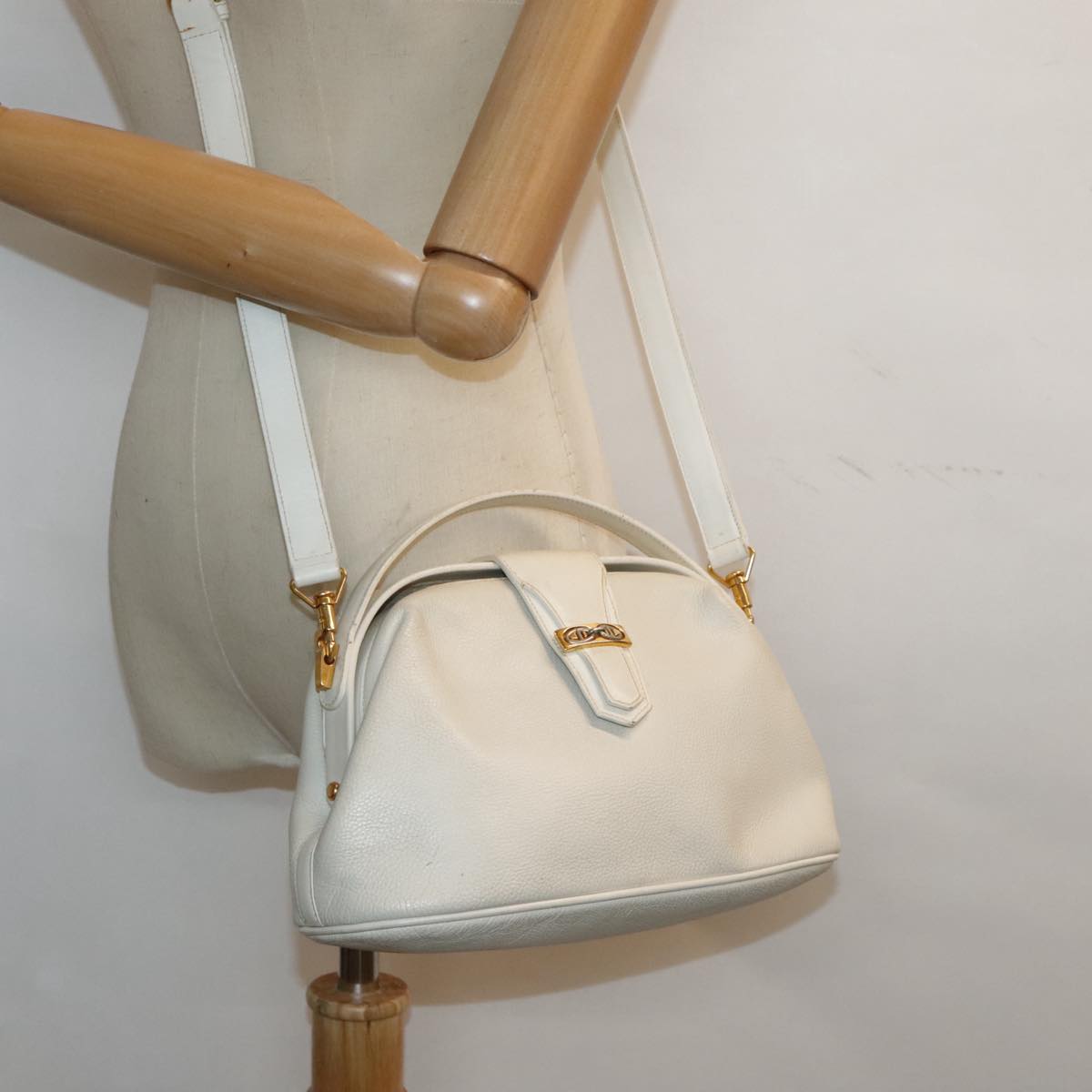 GUCCI Shoulder Bag Leather Gold White Auth 93246