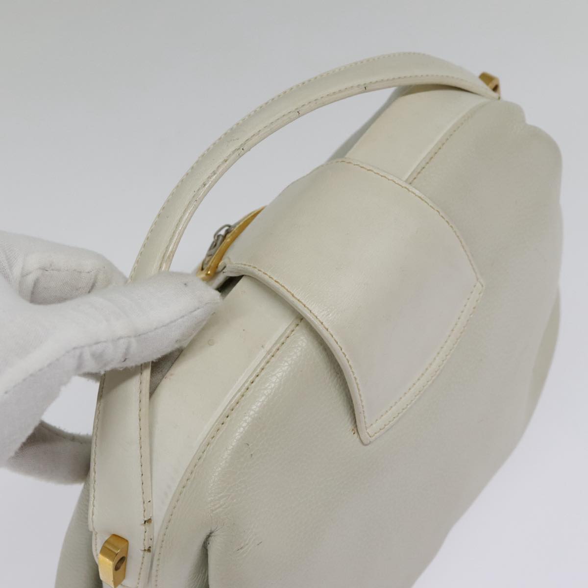 GUCCI Shoulder Bag Leather Gold White Auth 93246