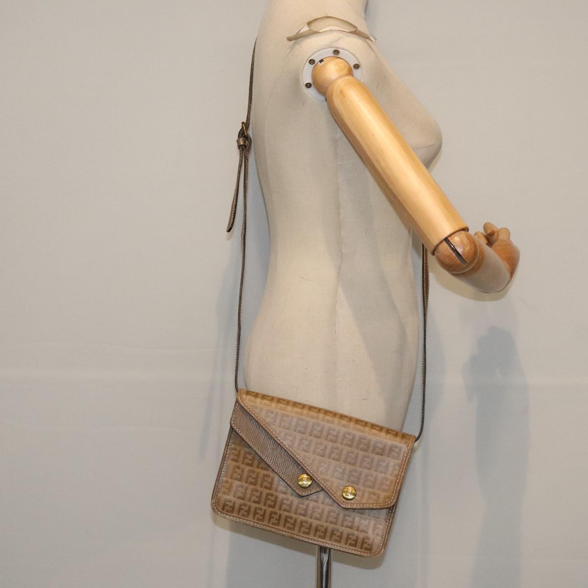 FENDI Zucchino Canvas Shoulder Bag Beige Auth 93250