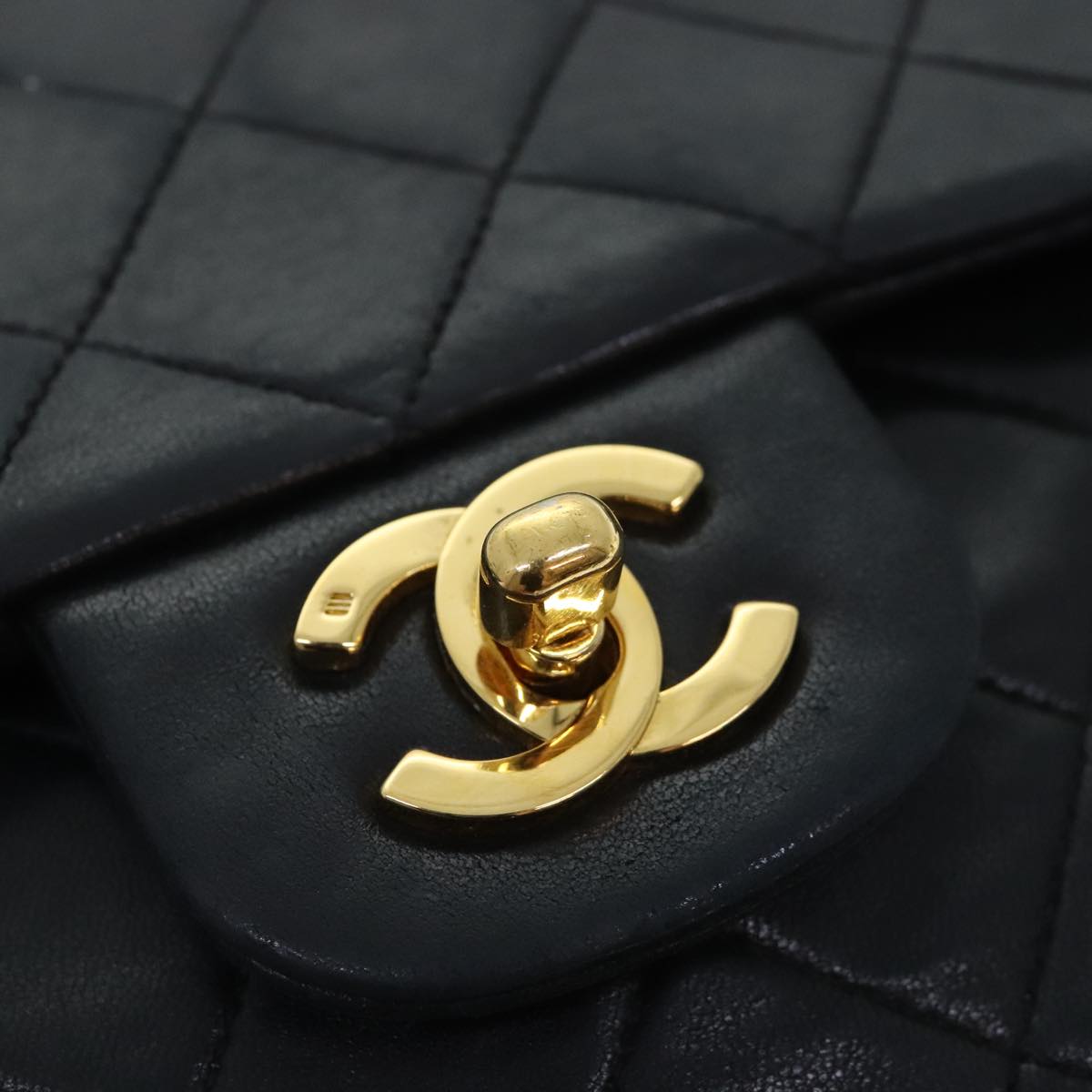 CHANEL Matelasse Turn Lock Chain Shoulder Bag Lamb Skin Black CC Auth 93306A