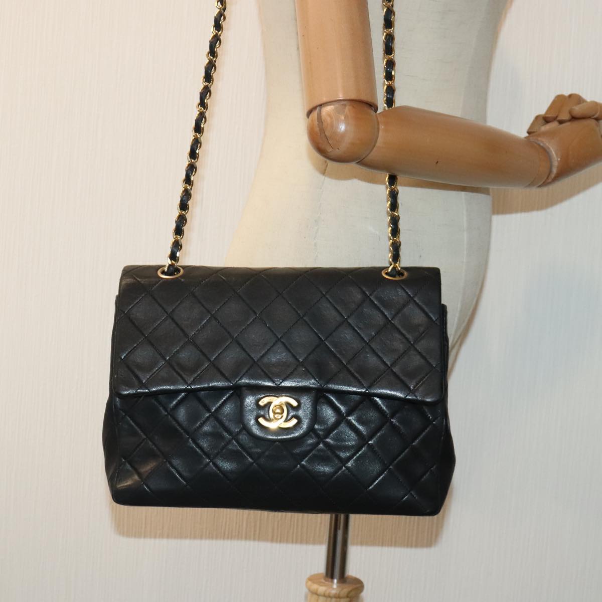 CHANEL Matelasse Turn Lock Chain Shoulder Bag Lamb Skin Black CC Auth 93306A