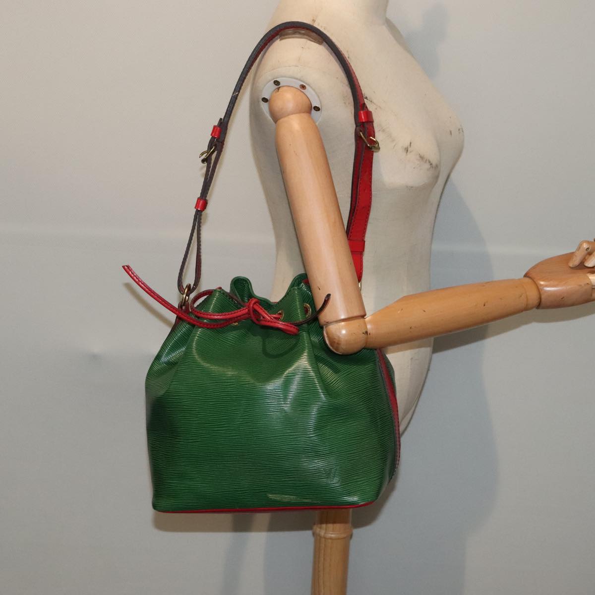 LOUIS VUITTON Epi Petit Noe Shoulder Bag Bicolor Green Red M44147 LV Auth 93348