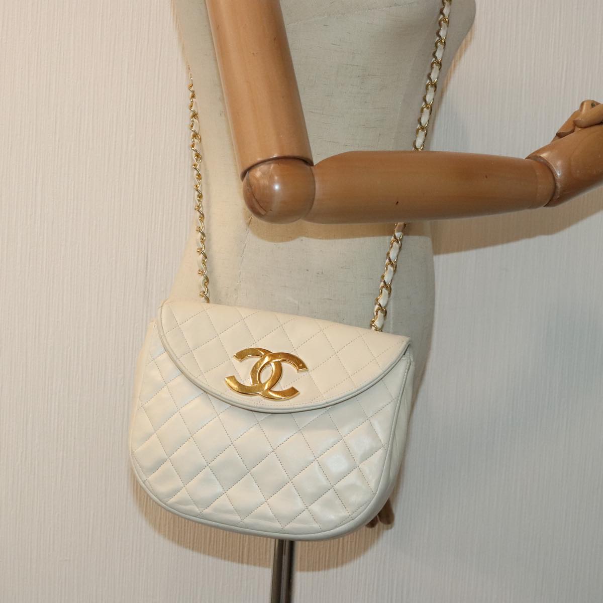 CHANEL Matelasse Big COCO Mark Chain Bag Lamb Skin White Gold CC Auth 93377