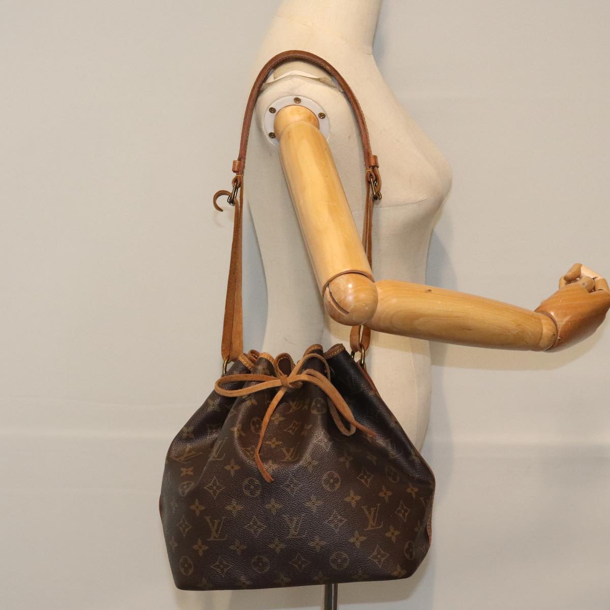 LOUIS VUITTON Monogram Petit Noe Shoulder Bag M42226 LV Auth 93505