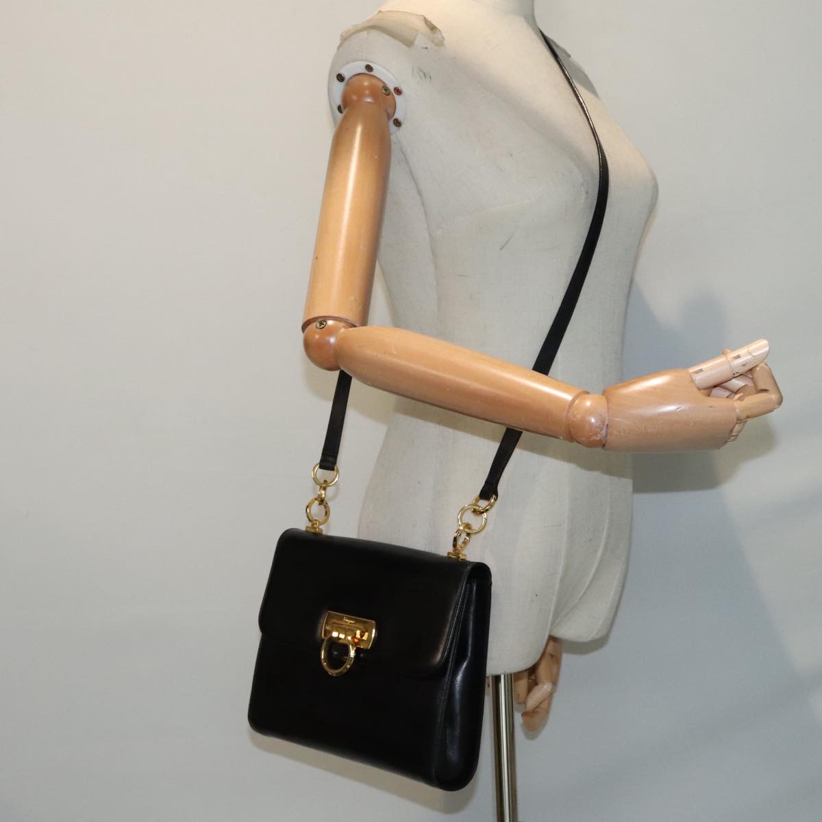 Salvatore Ferragamo Gancini Shoulder Bag Leather Black Gold Auth 93555