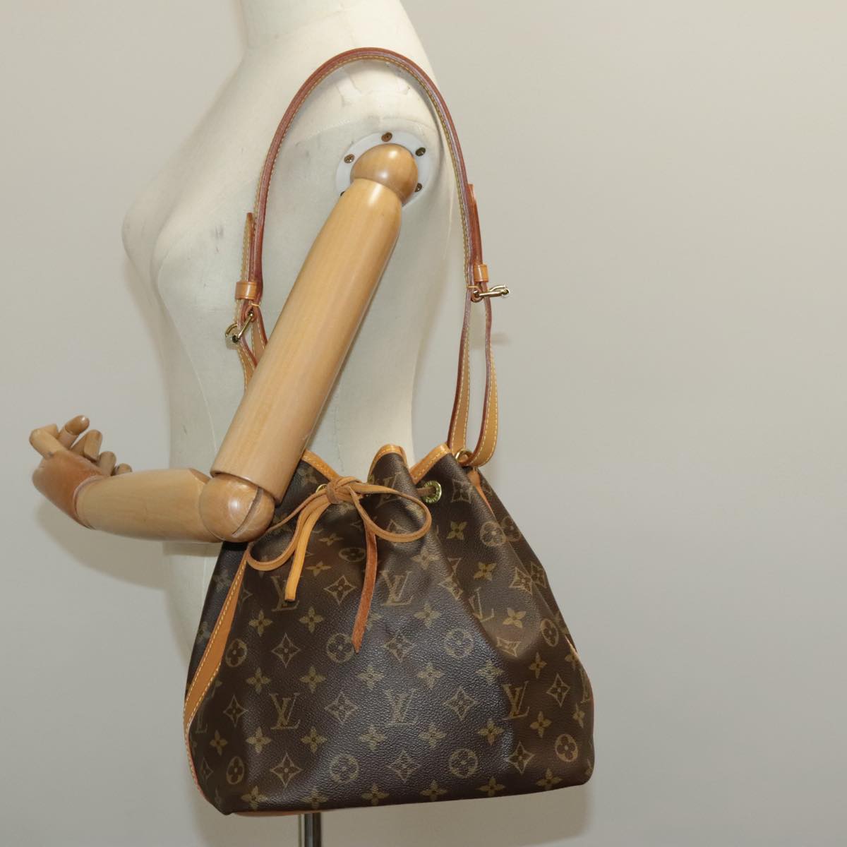 LOUIS VUITTON Monogram Petit Noe Shoulder Bag M42226 LV Auth 93595