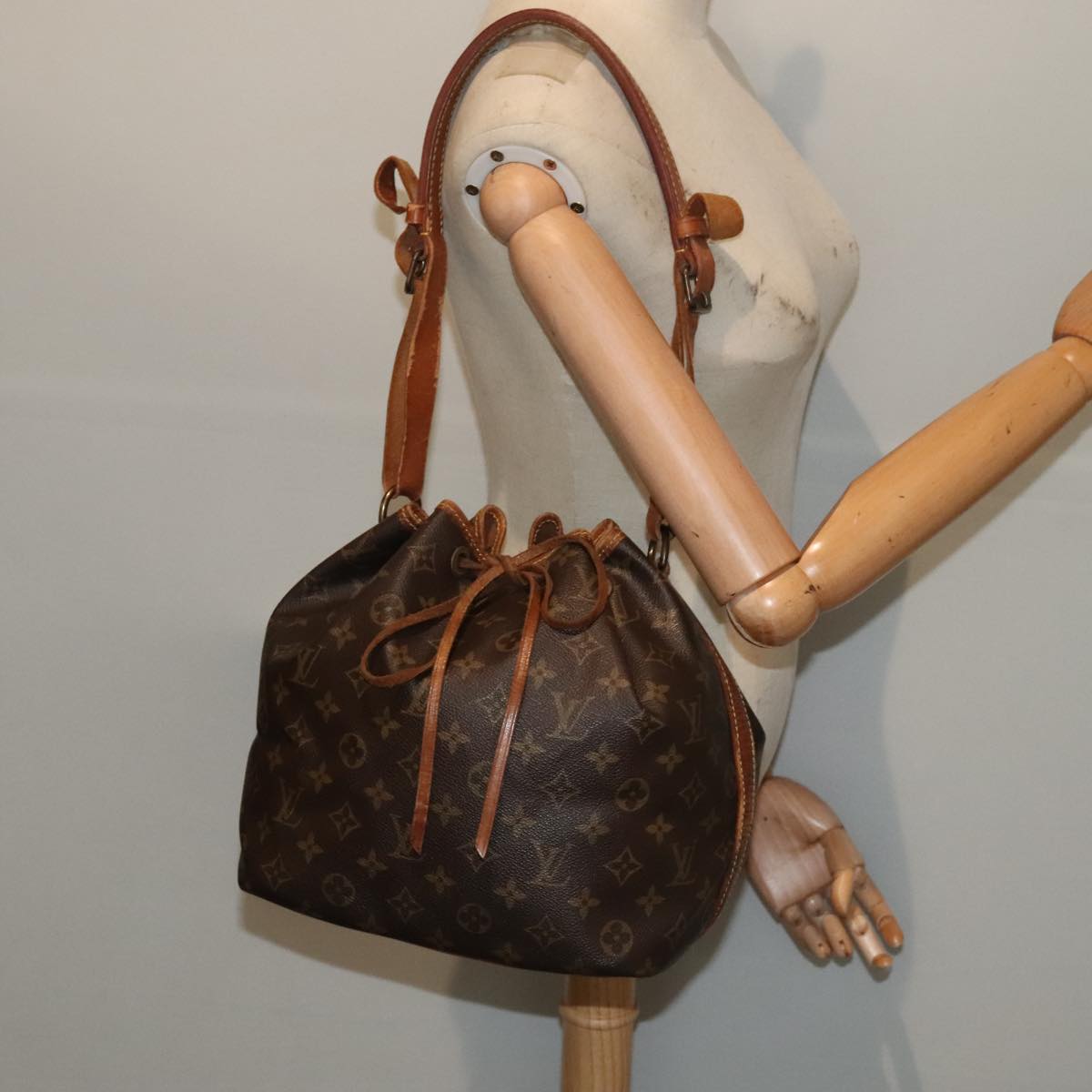 LOUIS VUITTON Monogram Petit Noe Shoulder Bag M42226 LV Auth 93746