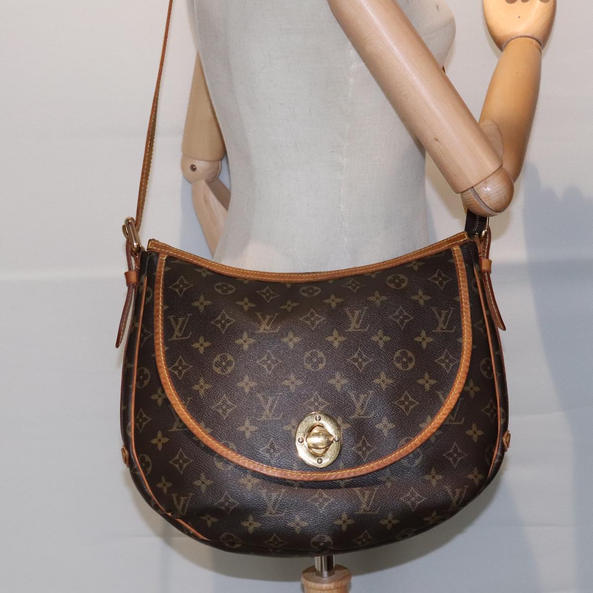 LOUIS VUITTON Monogram Tolum GM Shoulder Bag M40075 LV Auth 93769