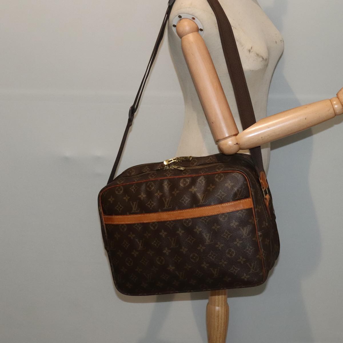 LOUIS VUITTON Monogram Reporter GM Shoulder Bag M45252 LV Auth 93786