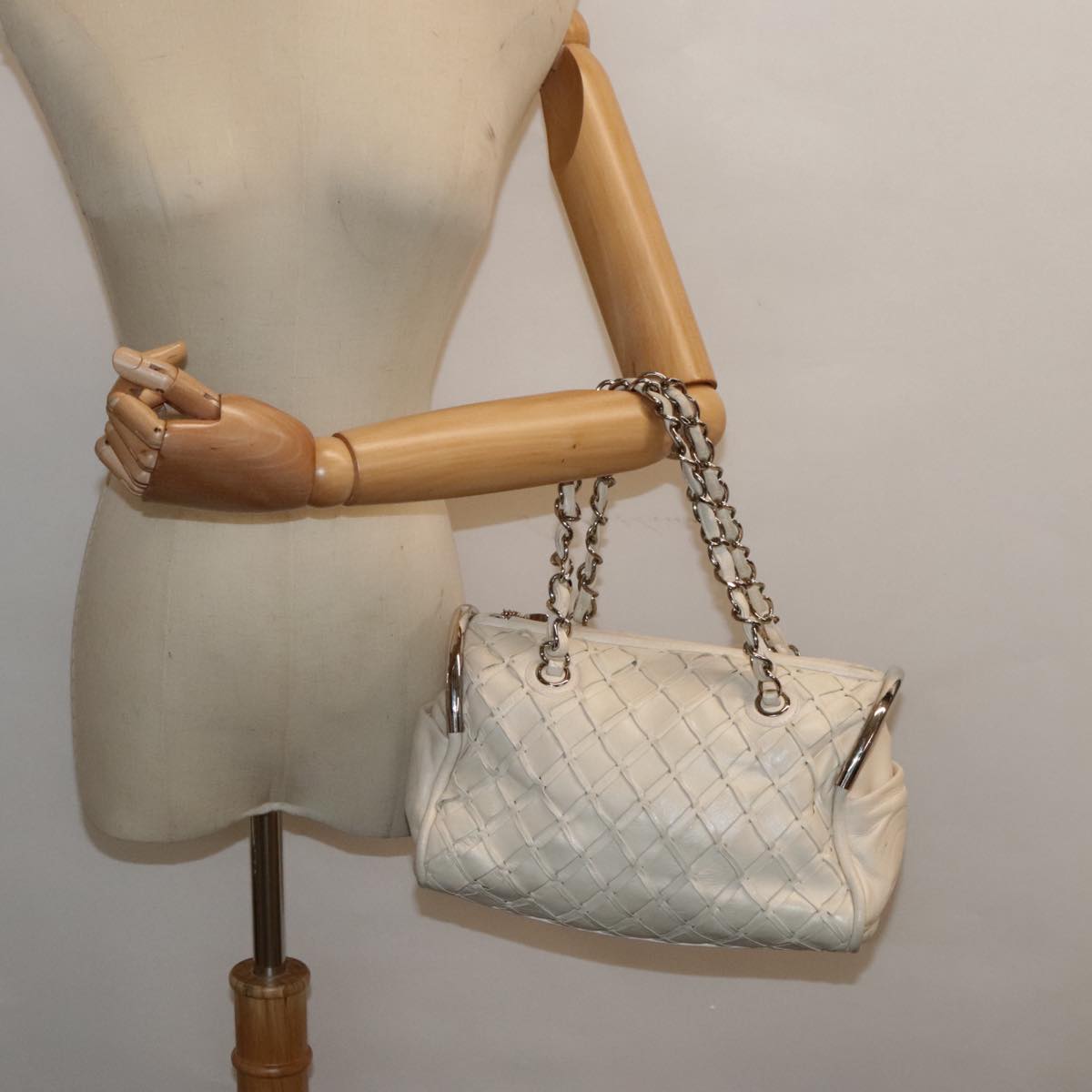 CHANEL Chain Shoulder Bag Leather White CC Auth 93890