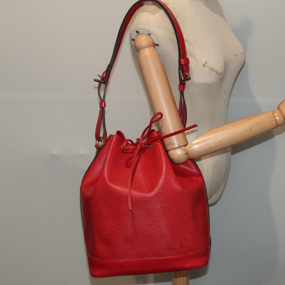 LOUIS VUITTON Epi Noe Shoulder Bag Red M44007 LV Auth 93893