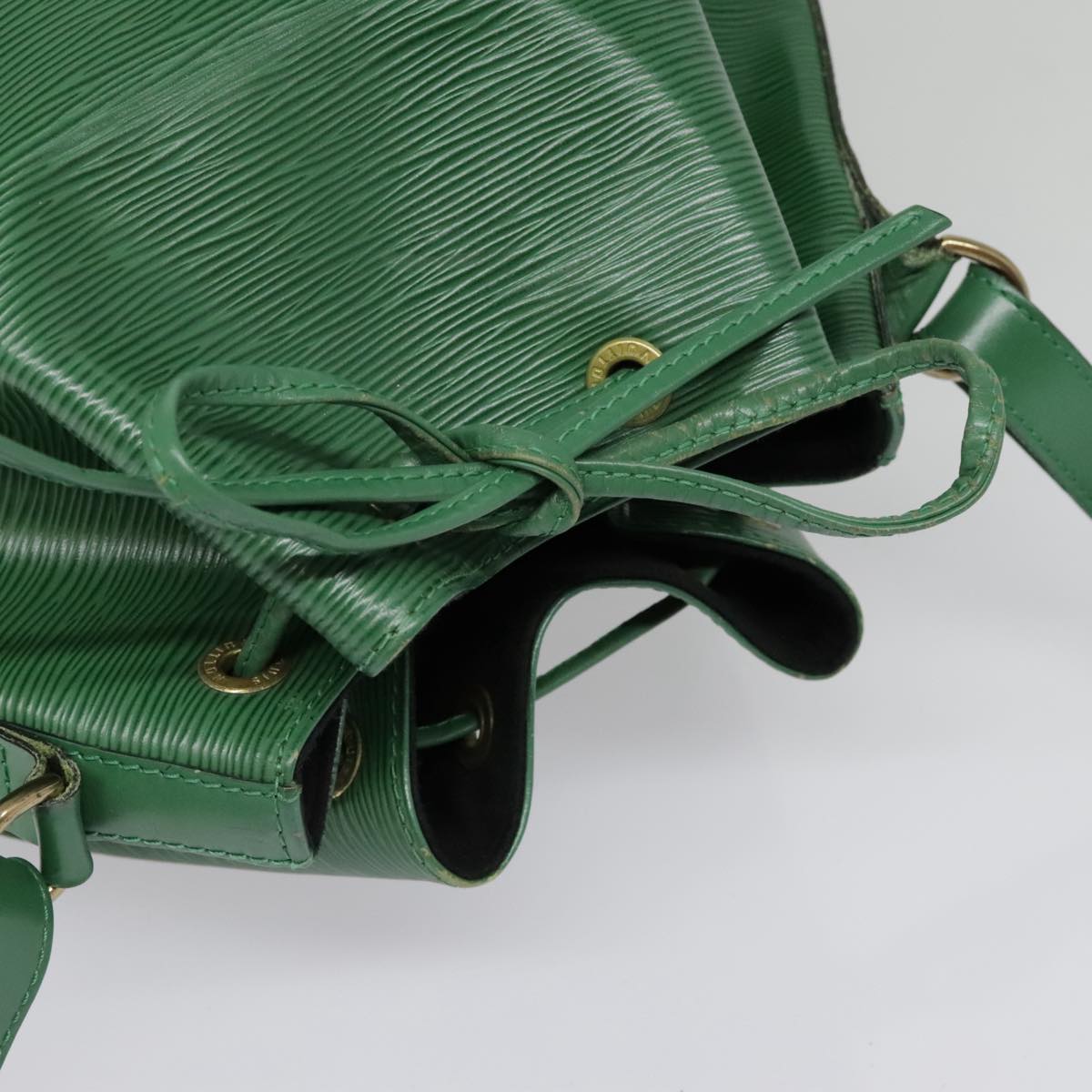 LOUIS VUITTON Epi Noe Shoulder Bag Green M44004 LV Auth 93956