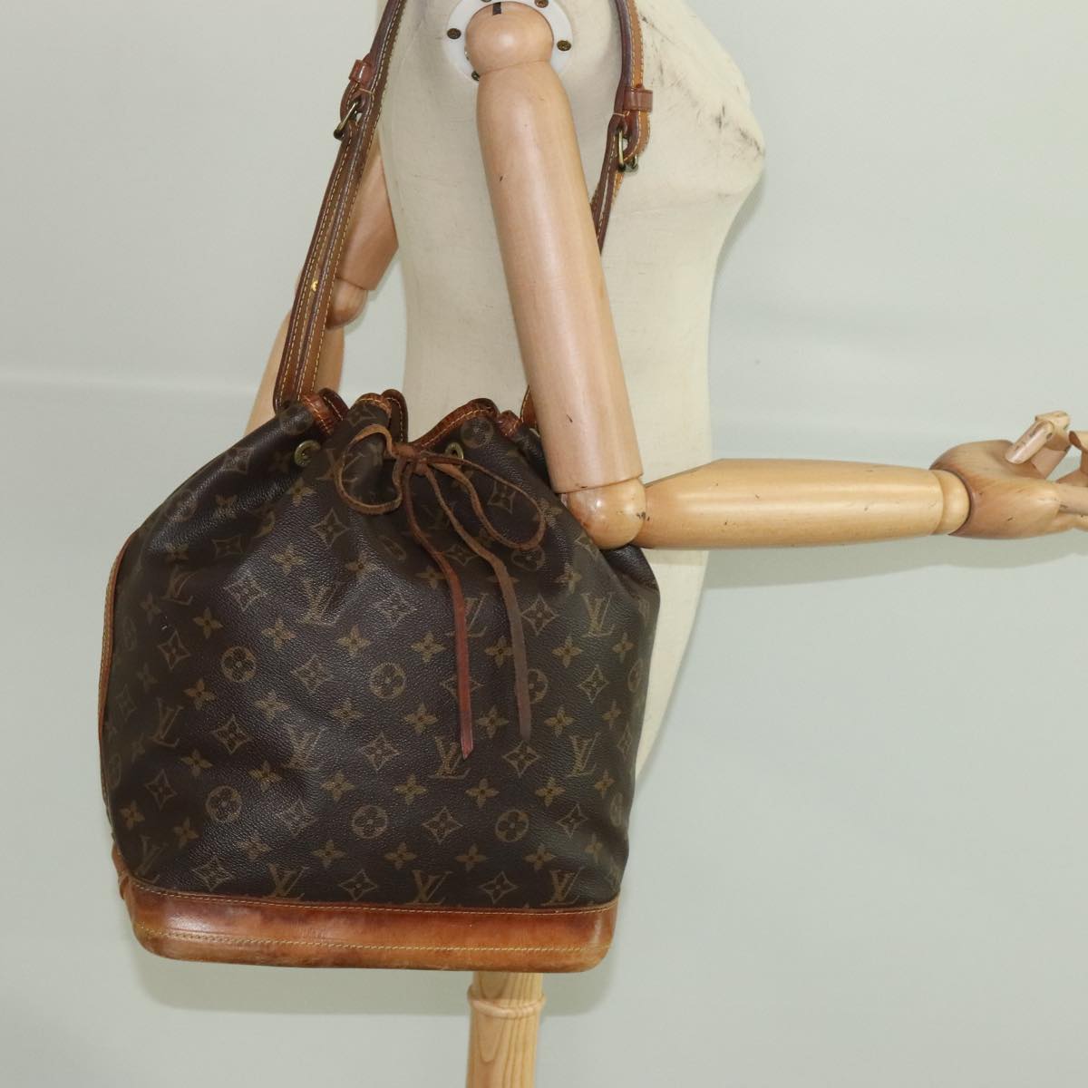 LOUIS VUITTON Monogram Noe Shoulder Bag M42224 LV Auth 94136