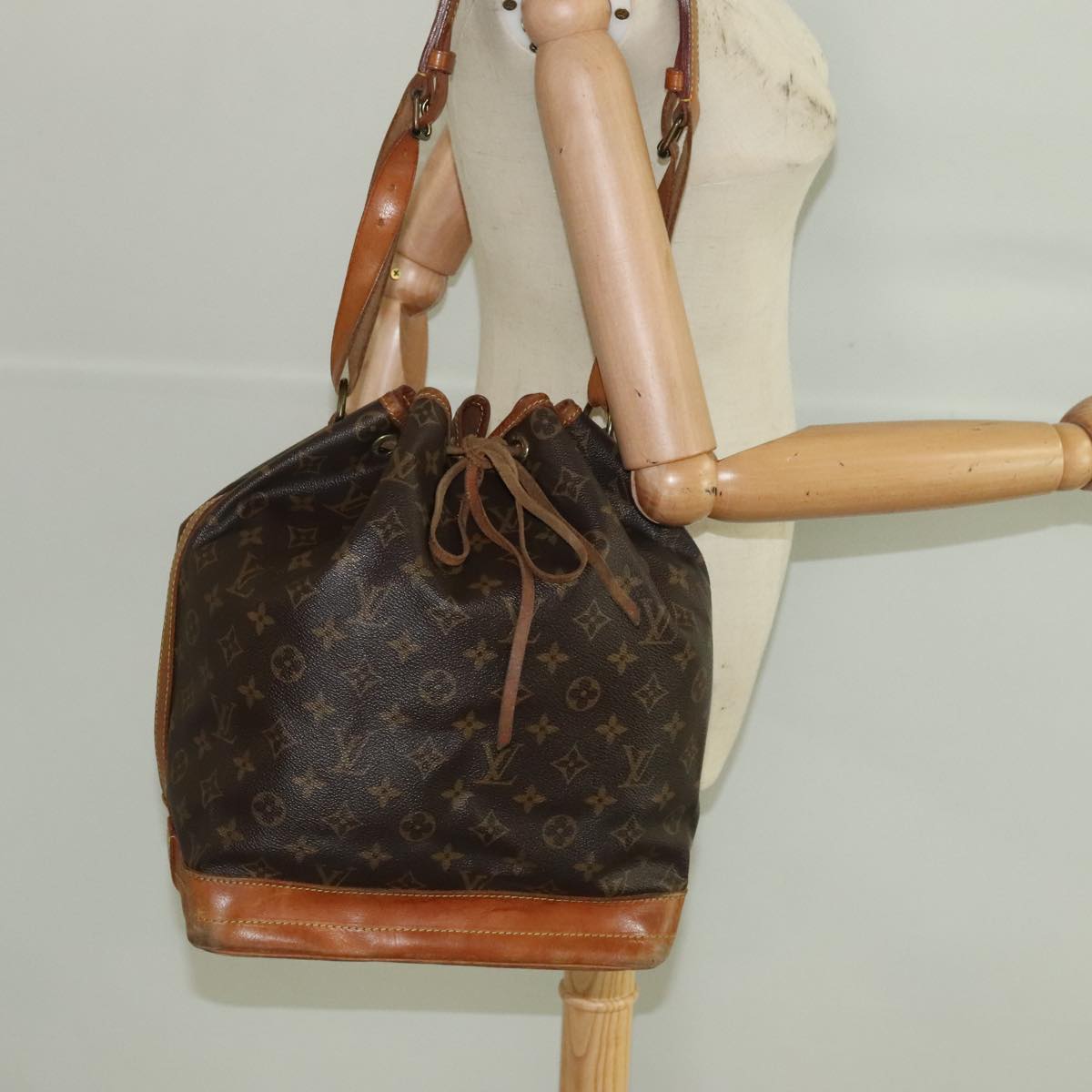 LOUIS VUITTON Monogram Noe Shoulder Bag M42224 LV Auth 94212