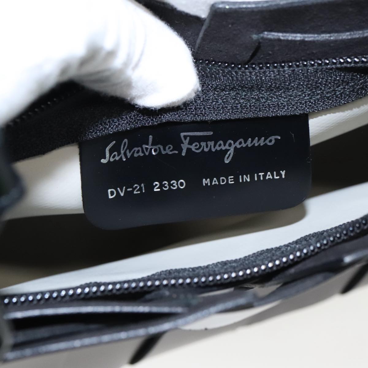 Salvatore Ferragamo Shoulder Bag Leather Black Silver Auth 94307