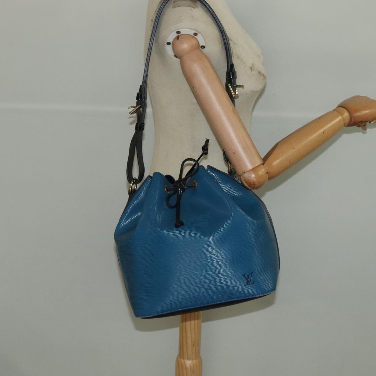 LOUIS VUITTON Epi Petit Noe Shoulder Bag Bicolor Black Blue M44152 Auth 94350