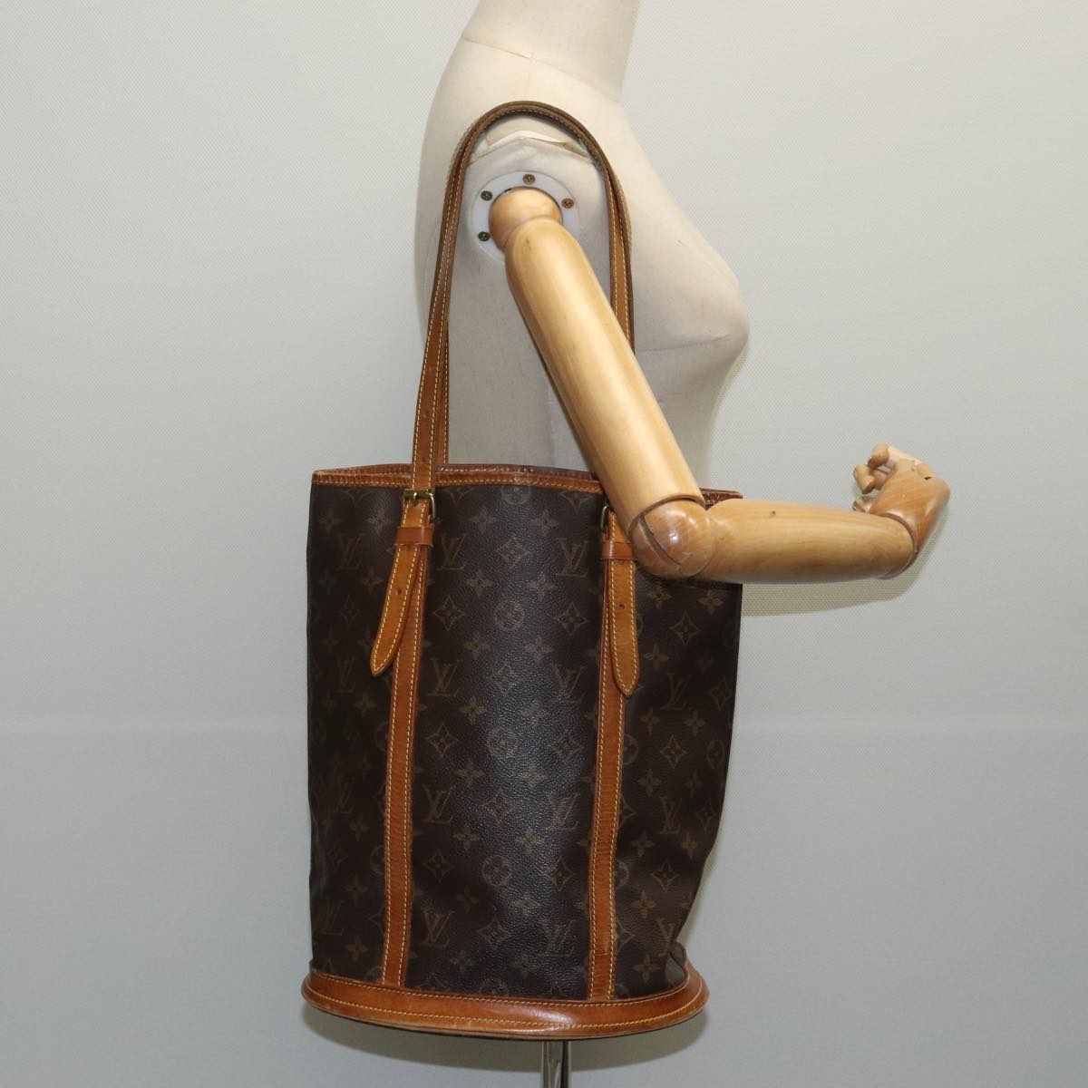 LOUIS VUITTON Monogram Bucket GM Shoulder Bag M42236 LV Auth 94358