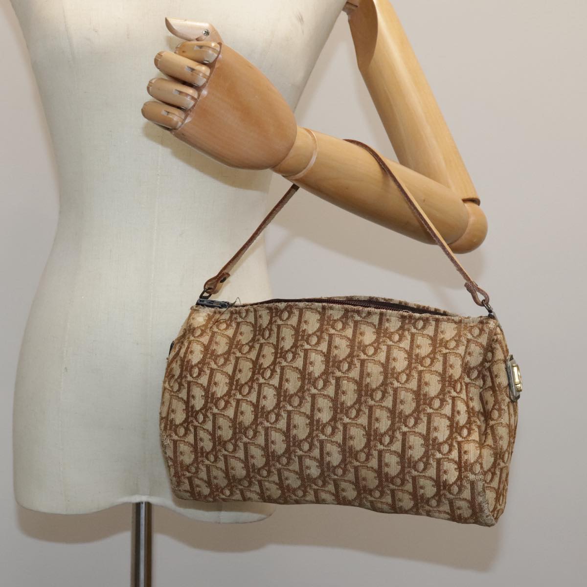 Christian Dior Trotter Canvas Shoulder Bag Beige Auth 94422