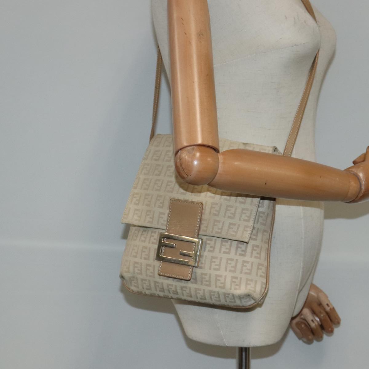 FENDI Zucchino Canvas Shoulder Bag Beige Gold Auth 94453